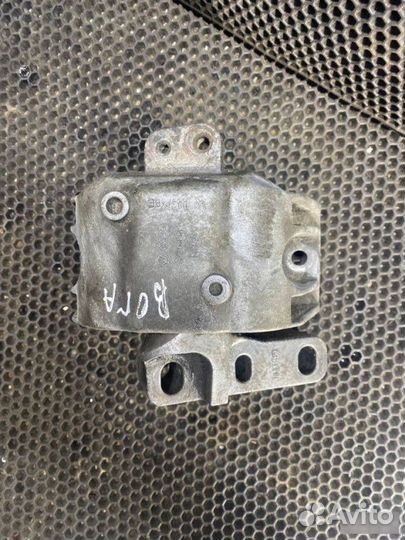 Подушка двигателя правая Volkswagen Bora 1998-2005