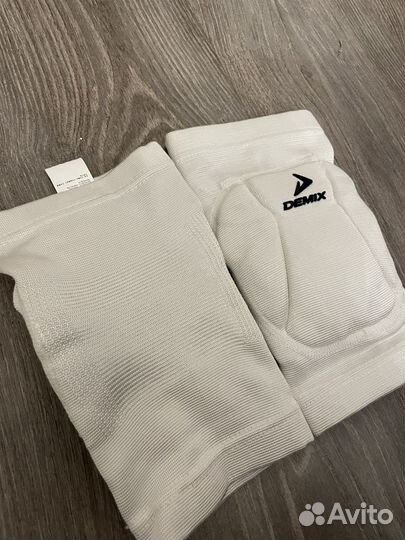 Наколенники Demix