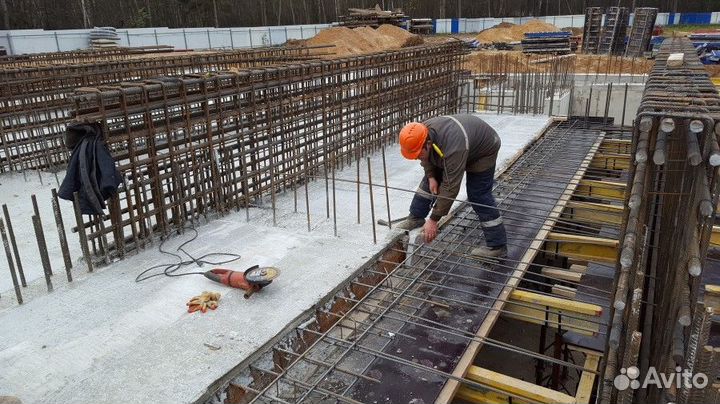 Подсобный рабочий на строительстве