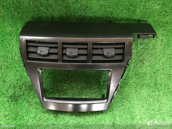 Рамка магнитолы Toyota Prius A ZVW40 2ZR-FXE 2012