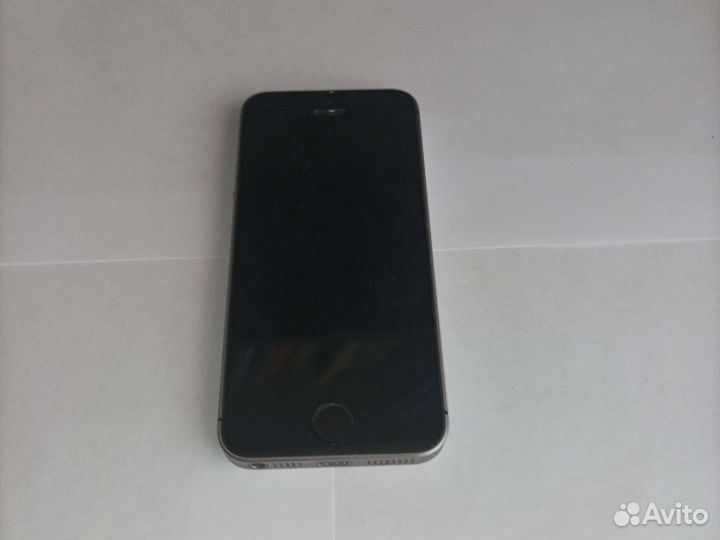 Телефон iPhone se 2016