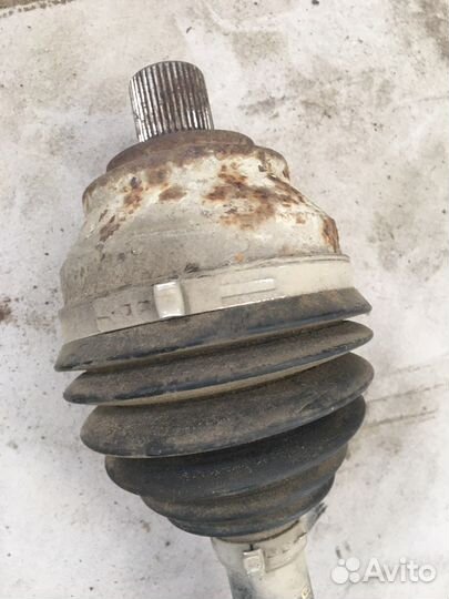 Привод передний левый Volkswagen Phaeton(1961)