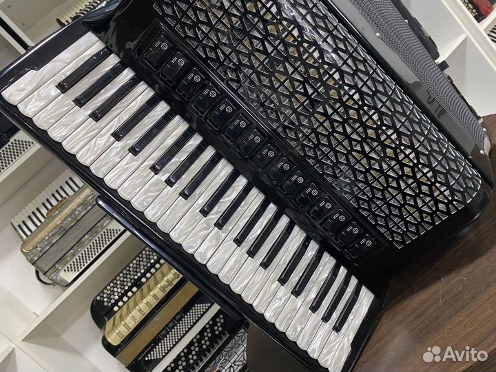 Аккордеон Юпитер цельнопланочный готово-выборный