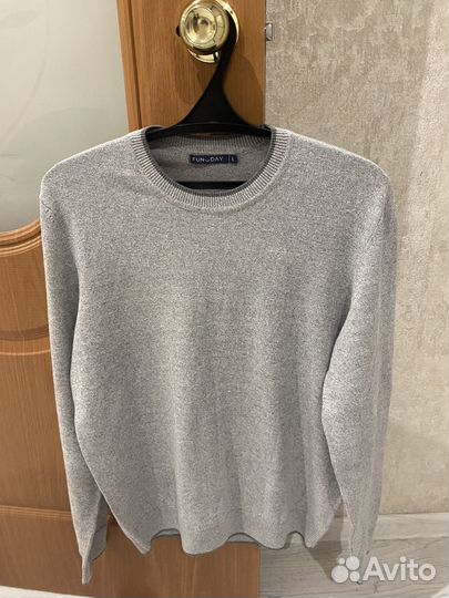 Продам 2 свитера