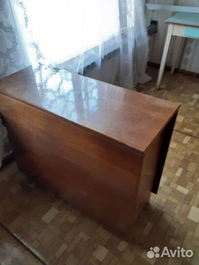 Кровать, стенка, 2 стола, комод