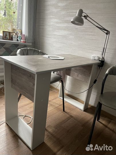 Маникюрный стол бу