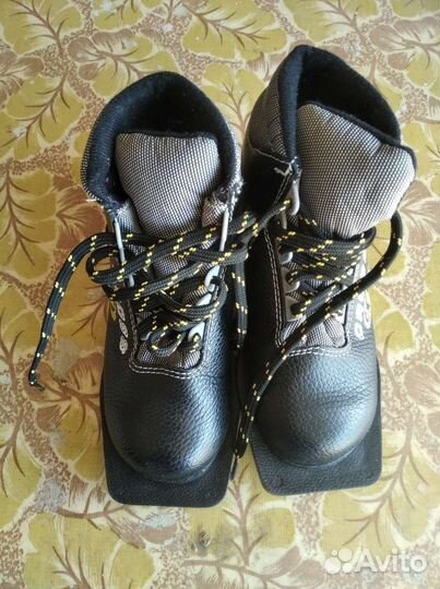 Лыжные ботинки 33