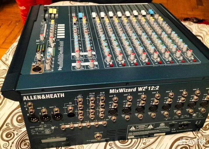 Микшерный пульт