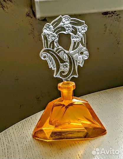 Антикварный парфюмерный флакон
