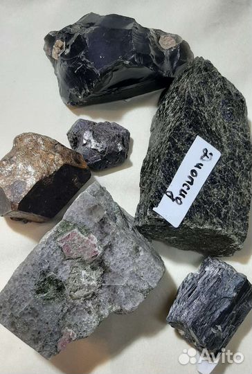 Коллеция турмалин,обсидиан,диопсид,гранат альманди