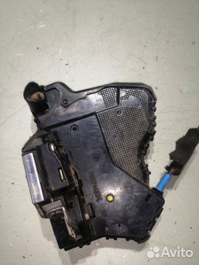 Замок двери Toyota Rav4