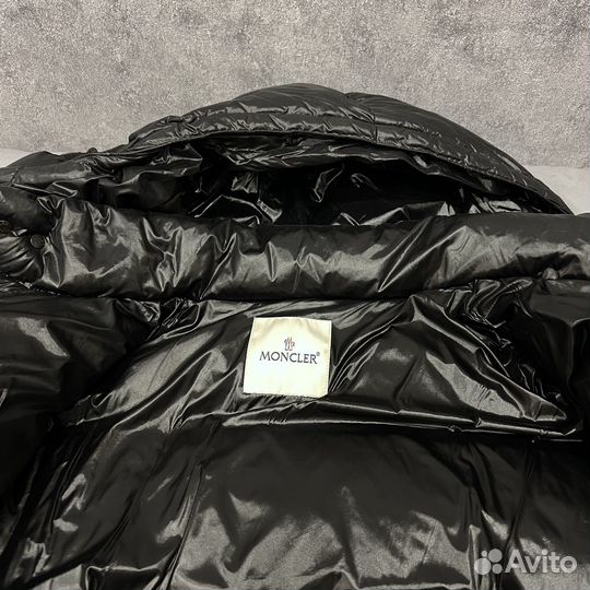 Пуховик Moncler