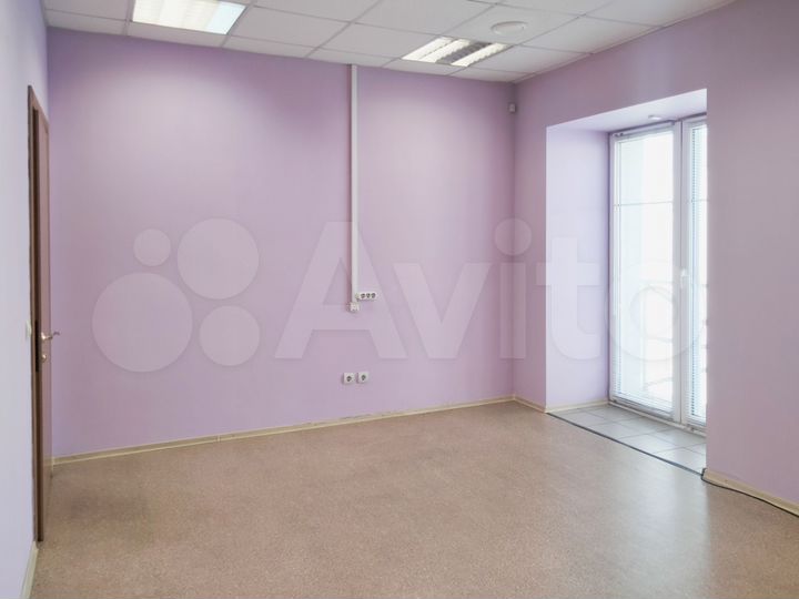 В нежилом здании/кабинеты+open space