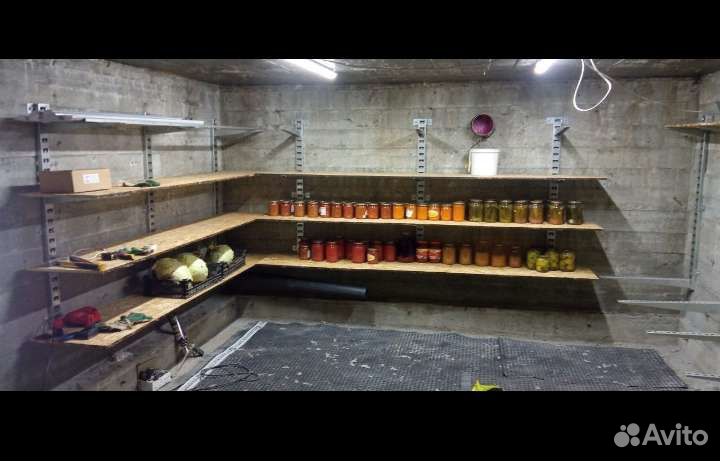 Стеллажи полки консоли