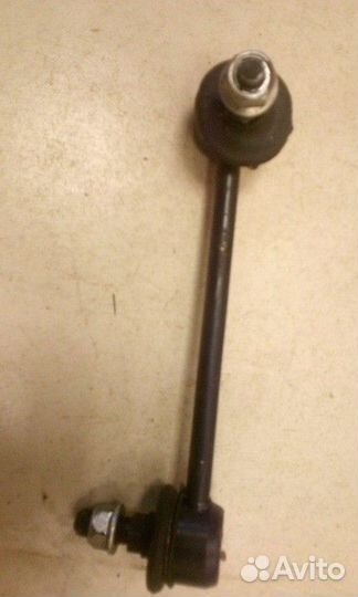 Стойка переднего стабилизатора левая