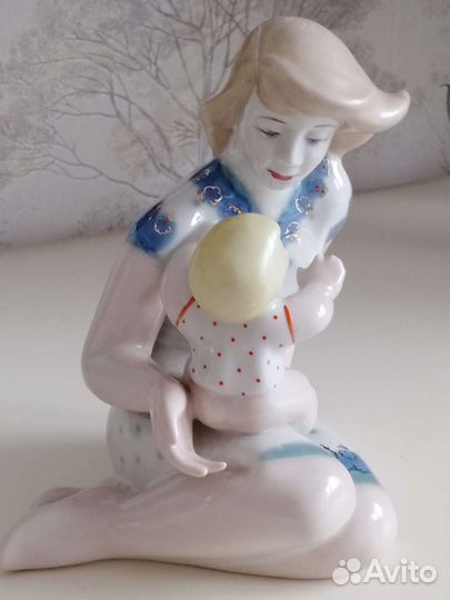 Статуэтка мать и дитя