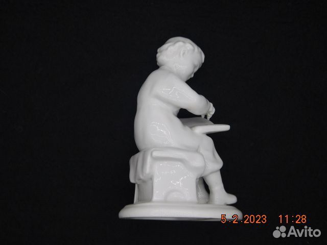Фарфоровая статуэтка Юный Ленин Мальчик с книгой