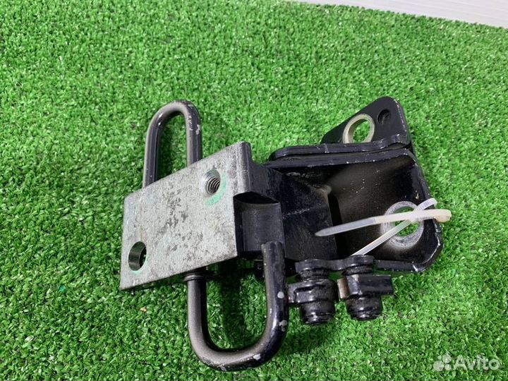 Петля двери задняя левая Volkswagen Passat Variant