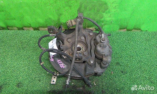 Кулак поворотный левый Mitsubishi Chariot Grandis