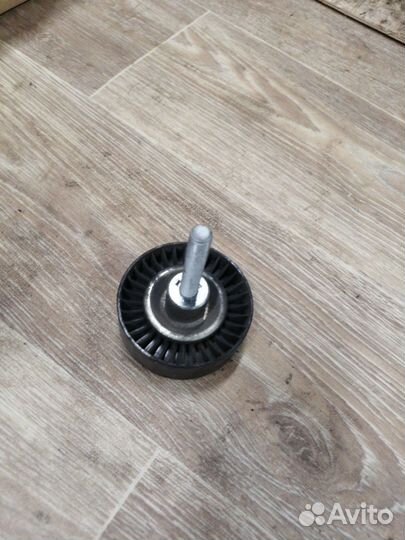 Ролик-натяжитель Volkswagen Passat