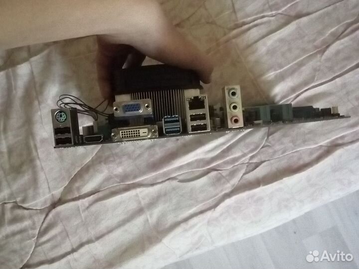 Материнская плата с процессором и памятью