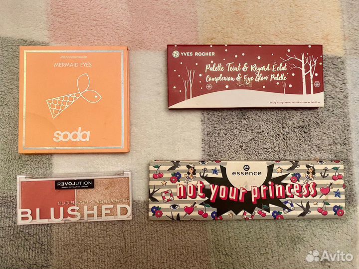 Палетка теней soda essence revolution yves rosher