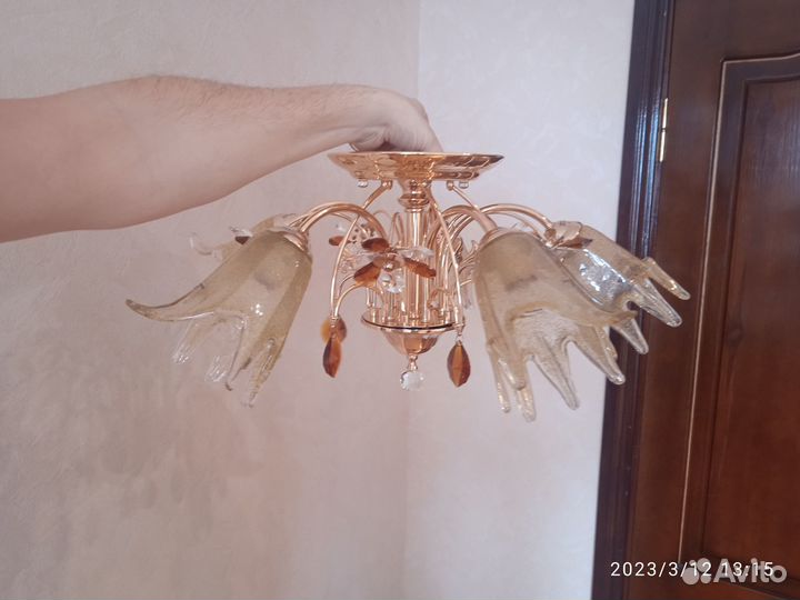 Продам люстру