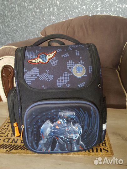 Продается школьный рюкзак