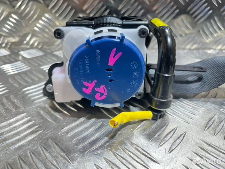 Ремень безопасности передний левый Mitsubishi