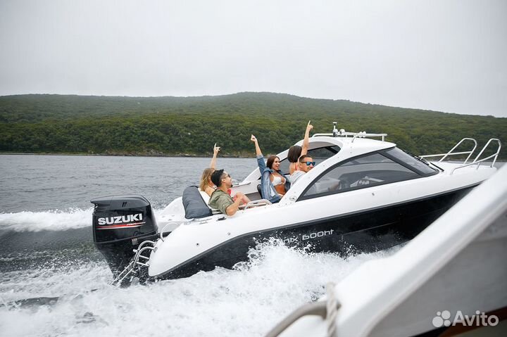 Прогулки на катере. Вейкборд и ватрушка за катером