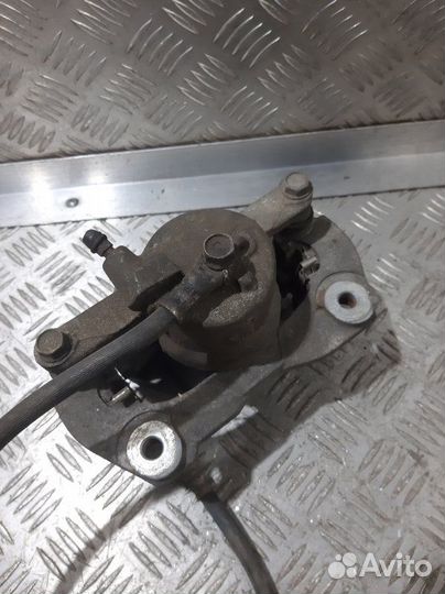 Суппорт передний левый Toyota Corolla E150 1ZR-FE