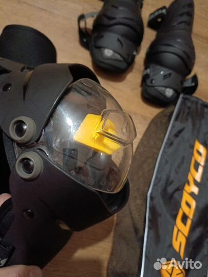 Наколенники Scoyco