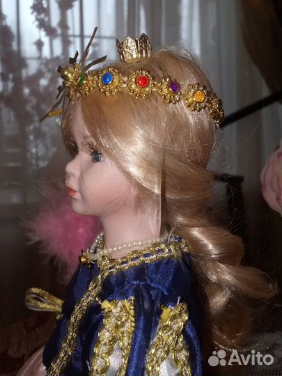 Фарфоровая кукла Царевна-лебедь