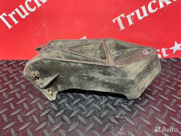 Кронштейн крыла заднего