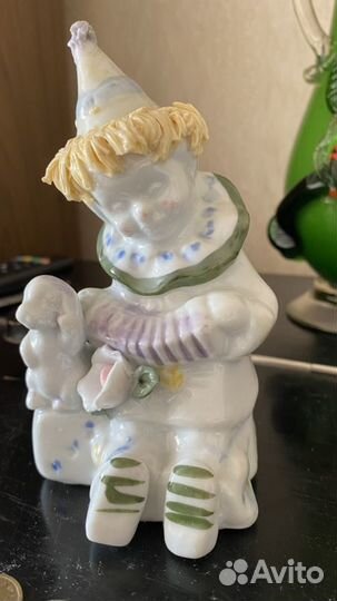 Фарфоровый клоун с собакой