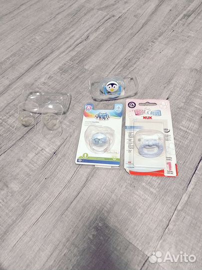 Пустышка и накладки для груди