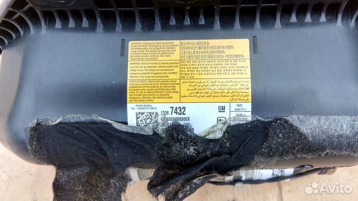 Подушка безопасности в торпедо на Опель Astra J