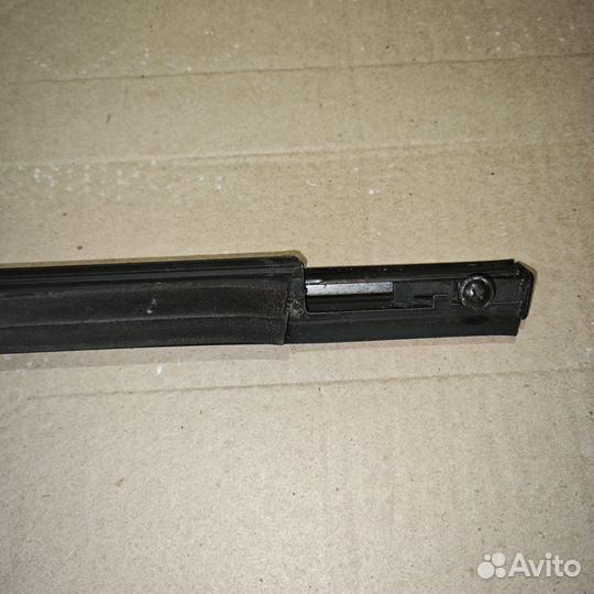 Уплотнитель стекла наружный Hyundai Тuсsоn 1(JM)