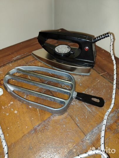 Ретро утюг СССР с подставкой