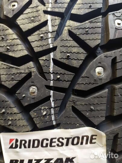 Bridgestone Blizzak Spike-02 225/55 R17