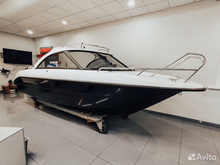 Прогулочный катер Phoenix 600 HardTop