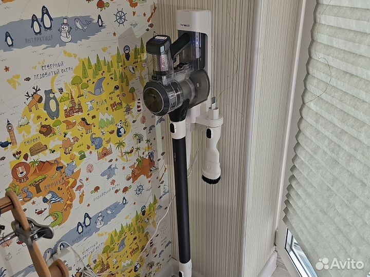 Вертикальный беспроводной пылесос новый