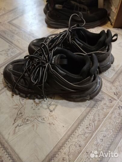 Balenciaga track