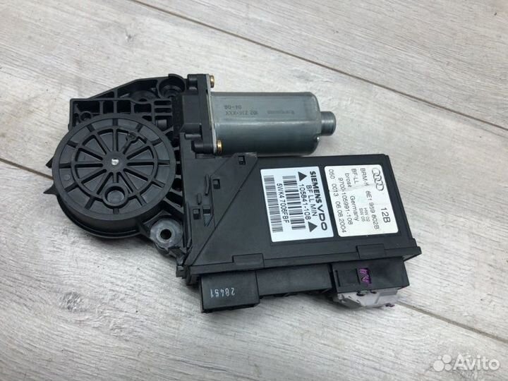 Двигатель стеклоподъемника передний правый Audi A4