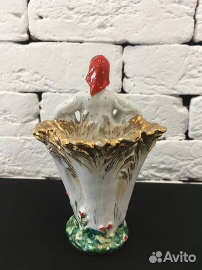 Фарфоровая статуэтка 