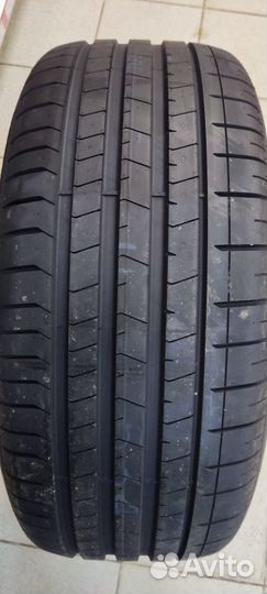 Pirelli P Zero PZ4 245/45 R19