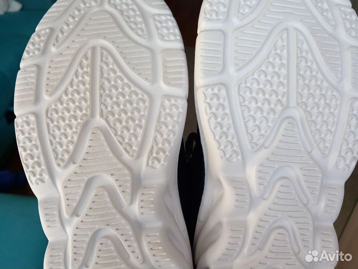 Кроссовки женские новые размер 40