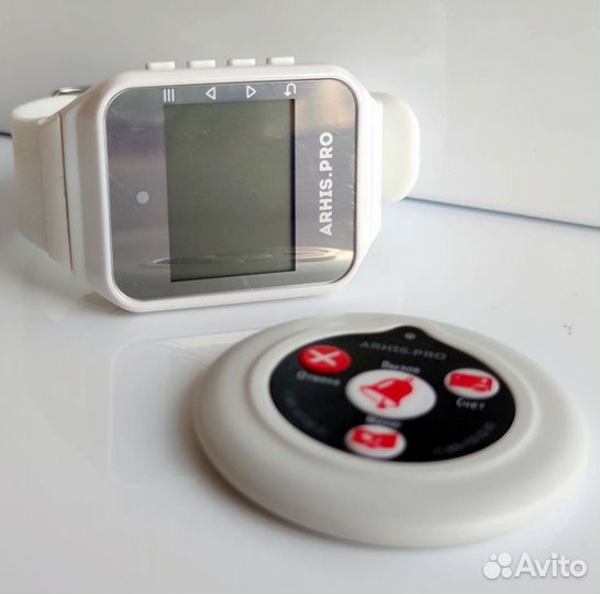 Комплекты вызова персонала: кнопка вызова и часы