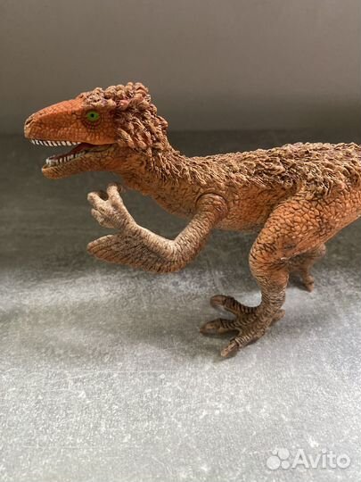 Игрушечный динозавр