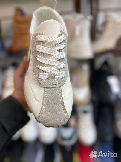 Женские кроссовки Топ 2025